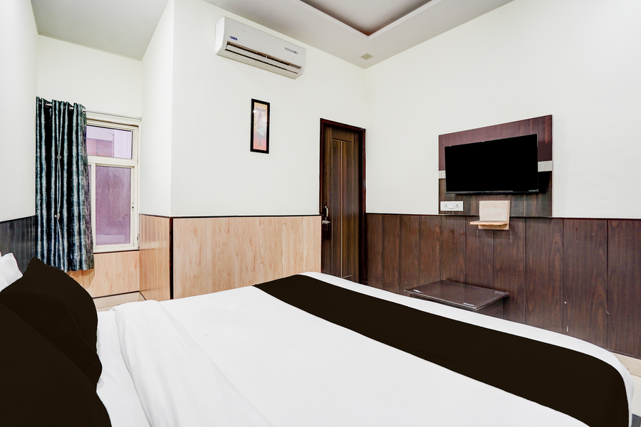 super townhouse faizabad road opp bbd university