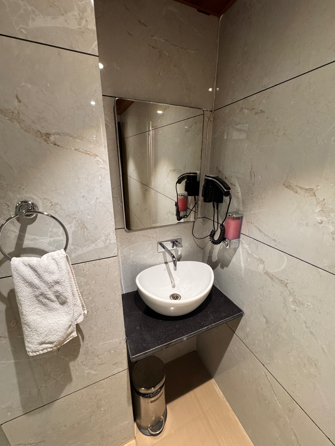 hotel mumbai house vijay nagar