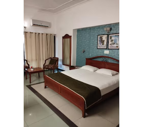 parakeet tourist resort