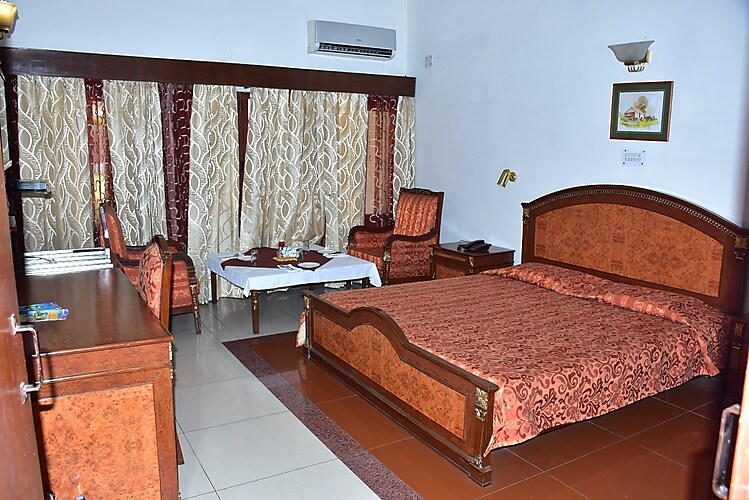 parakeet tourist resort