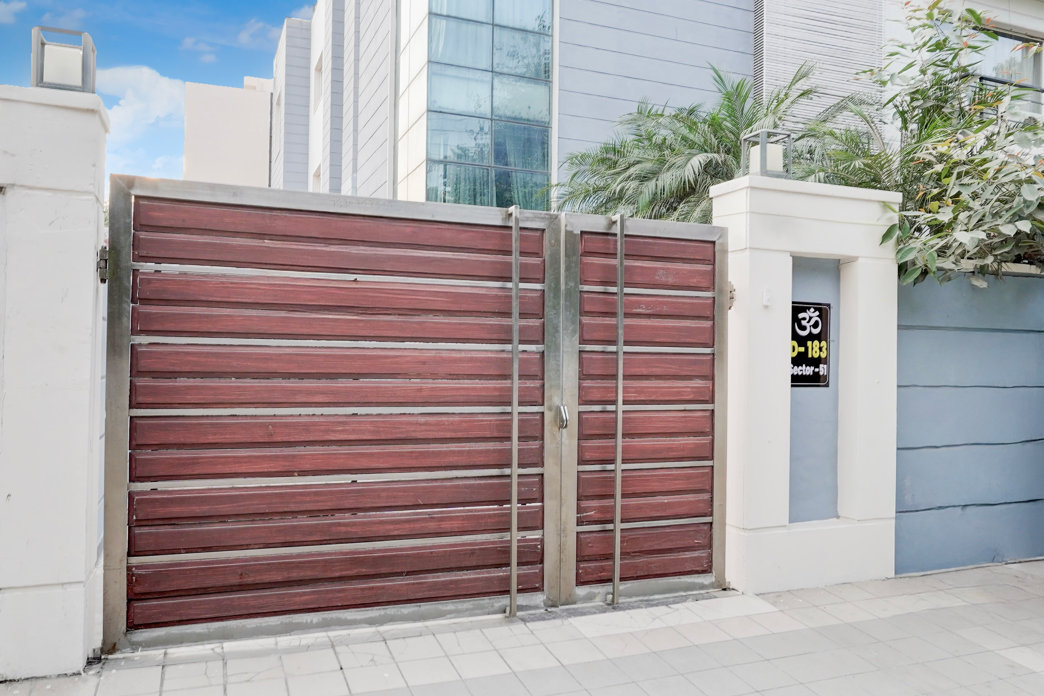 townhouse 1200 luxury suites inn