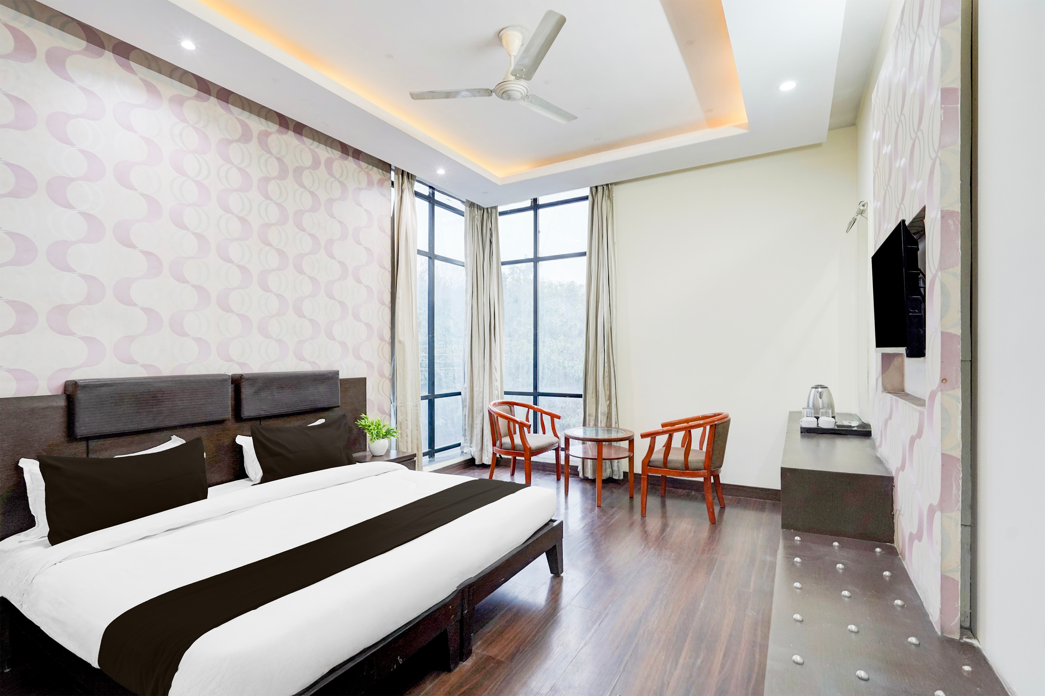 townhouse 1200 luxury suites inn