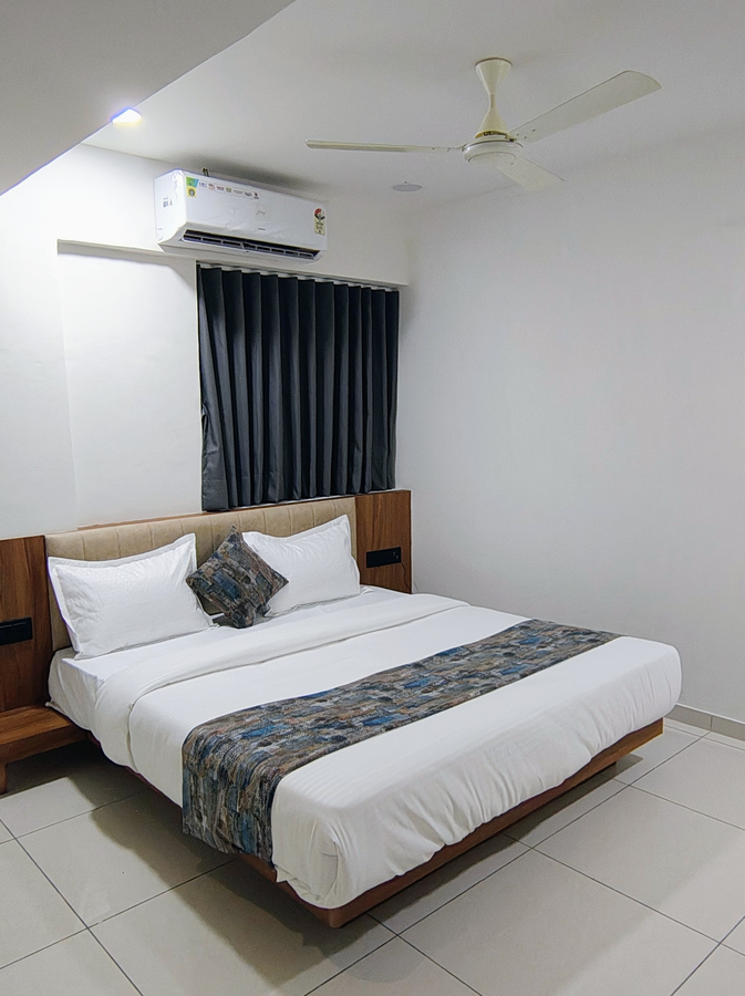 hotel royal manor rajkot