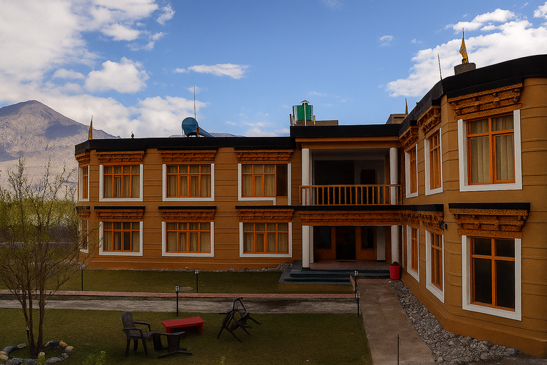 hotel grand nubra