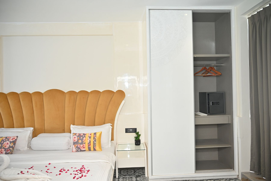 urvi banquets and guest house