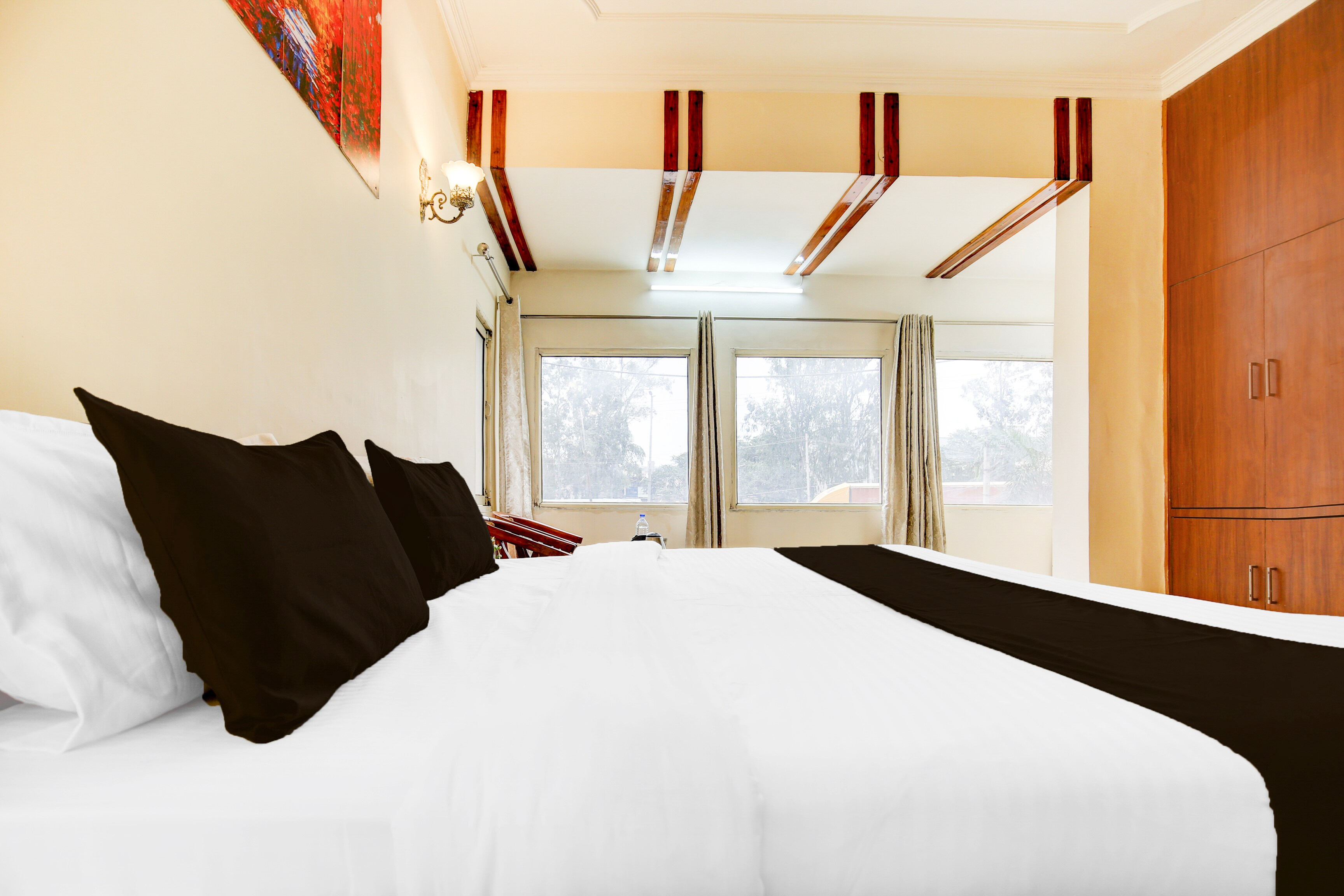 Super Hotel O Dera Bassi Ambala-Chandigarh Road,Chandigarh>>Ambala,3 star