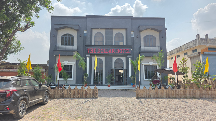 The Dollar Hotel & Resort,,3 star