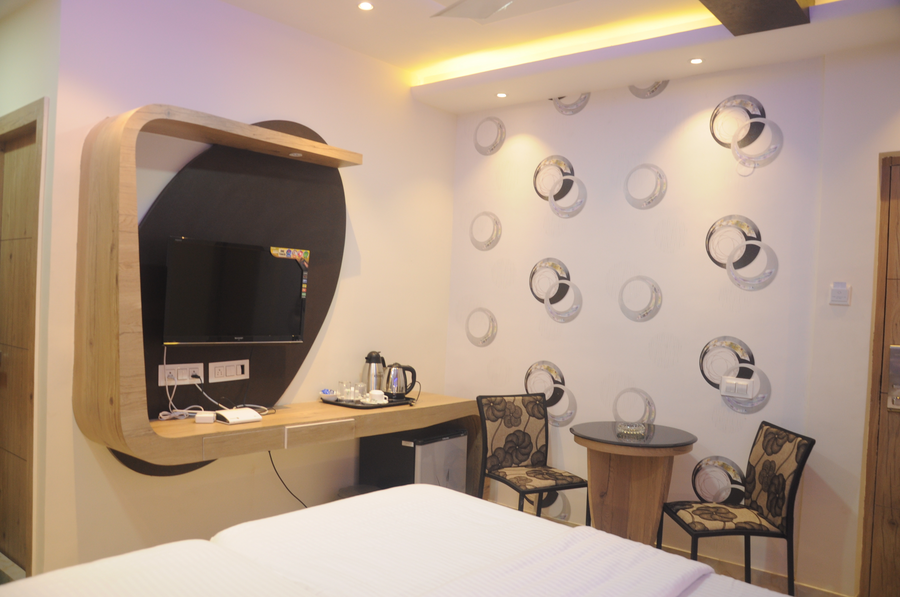 hotel green leaf regency near medica oncology