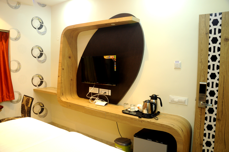 hotel green leaf regency near medica oncology
