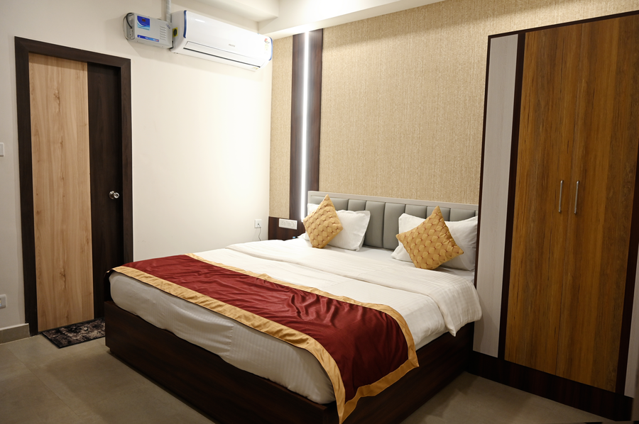 royal rooms and banquet
