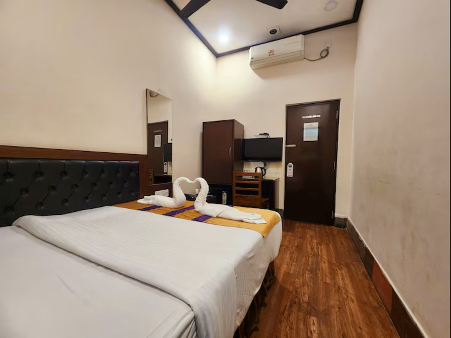 hotel raunak