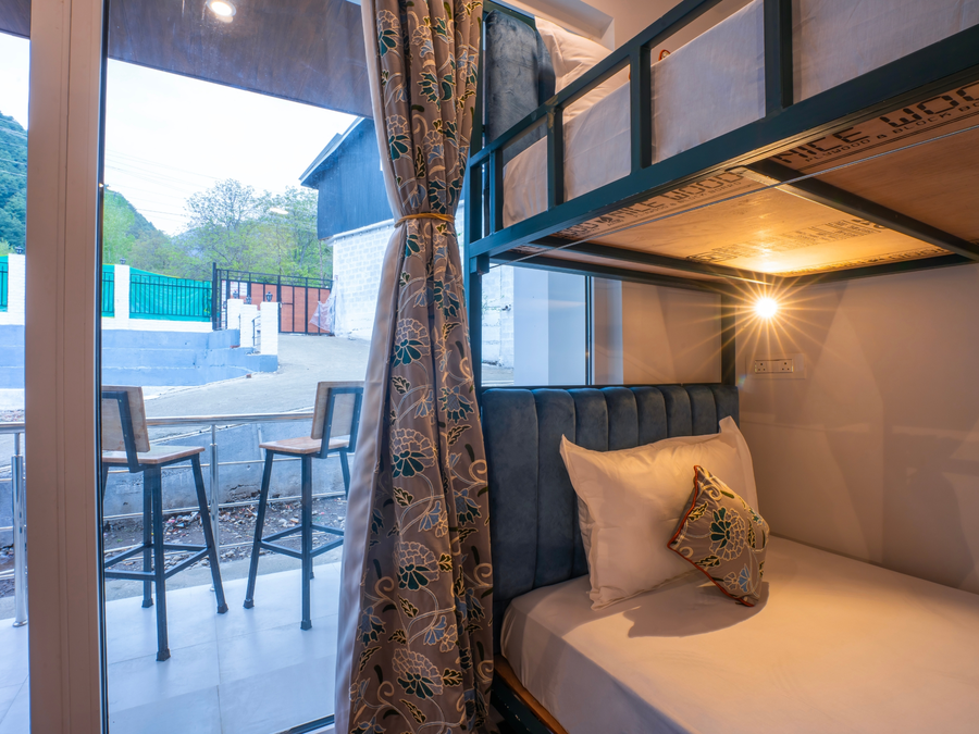 moustache hostel pahalgam