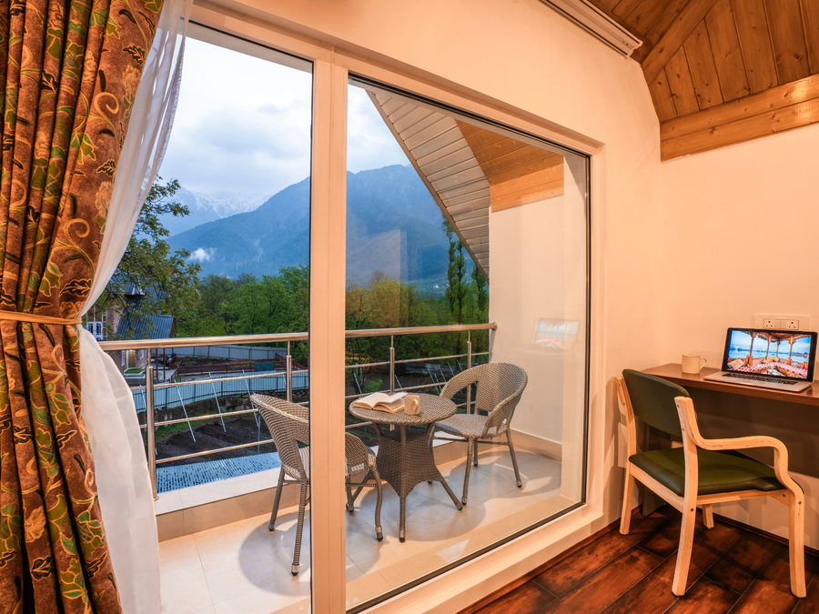 moustache hostel pahalgam