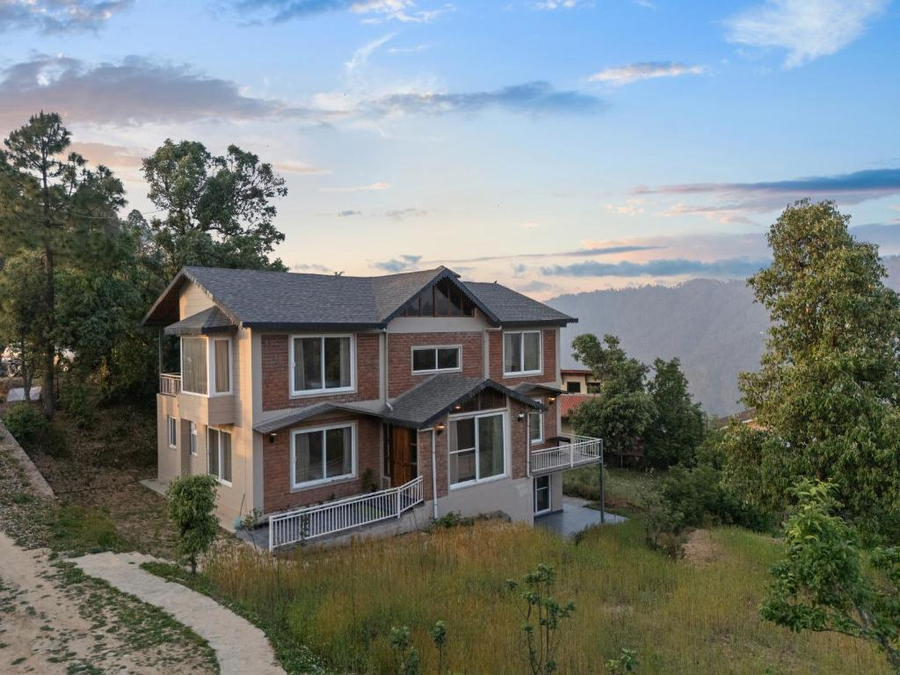 himvan by akama stays