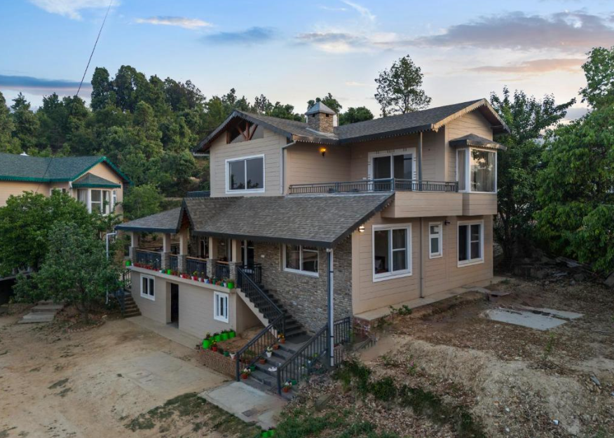 himvan by akama stays