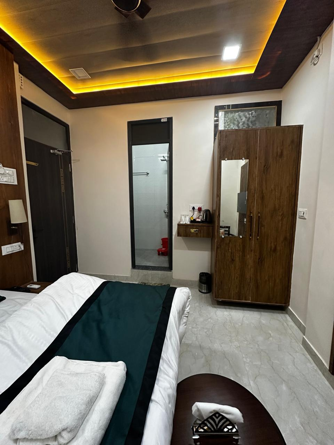 hotel baba kinaram kutir