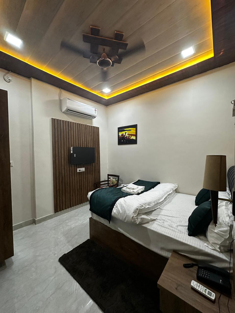 hotel baba kinaram kutir