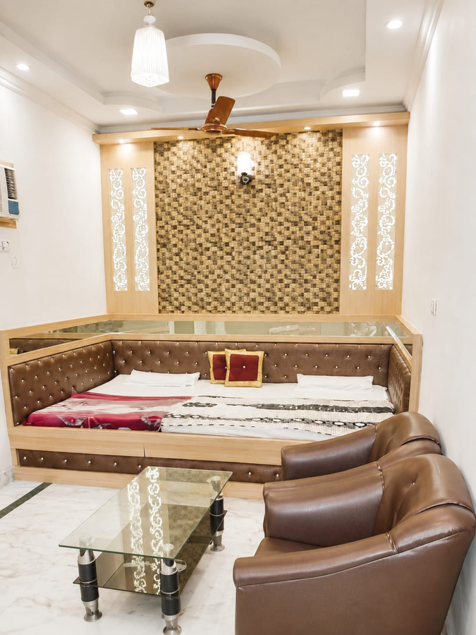 taj square a luxurious family homestay