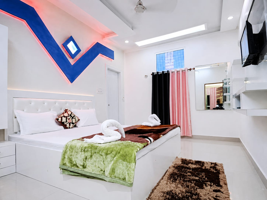 taj square a luxurious family homestay