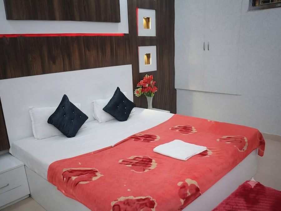 taj square a luxurious family homestay
