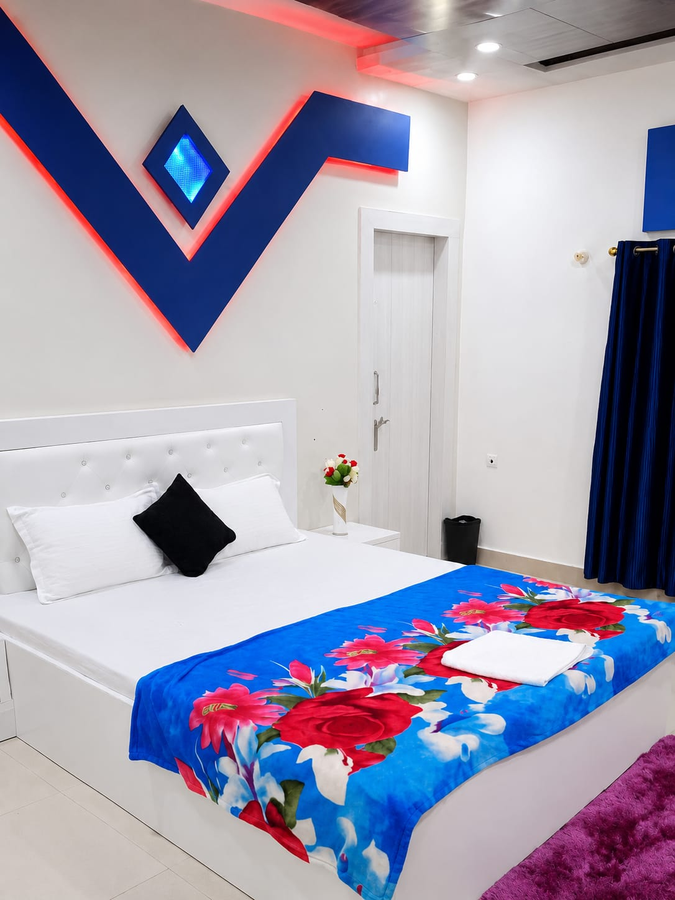 taj square a luxurious family homestay