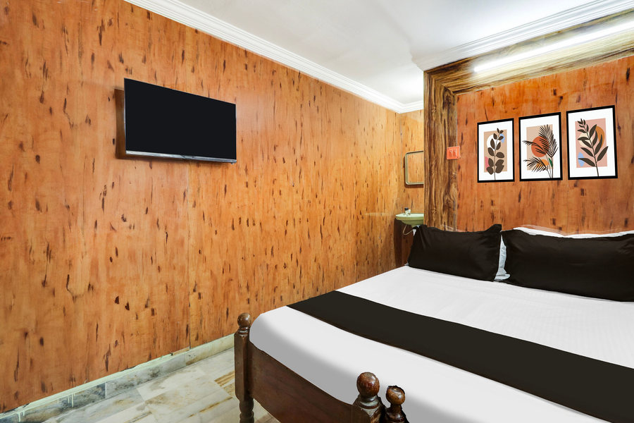 hotel o chowrasta near congress bhavan