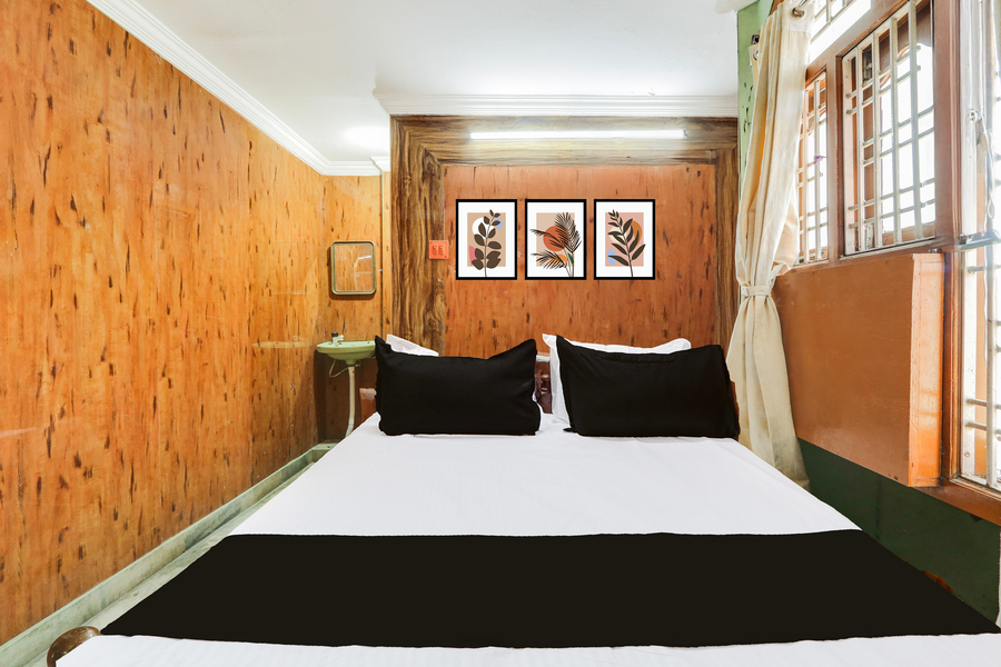 hotel o chowrasta near congress bhavan