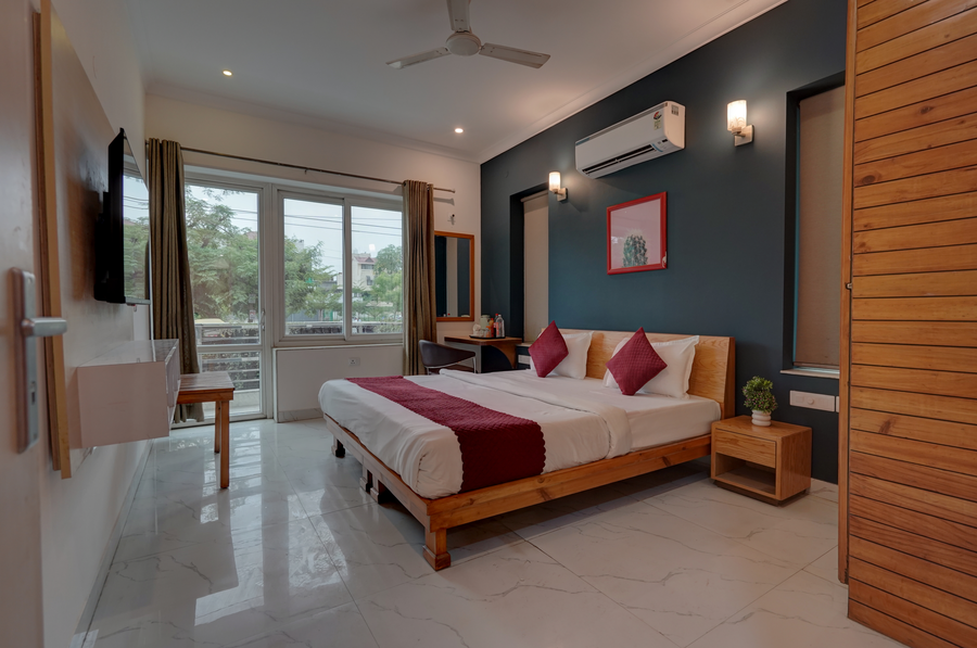 madstays hotels medicity near medanta hospital