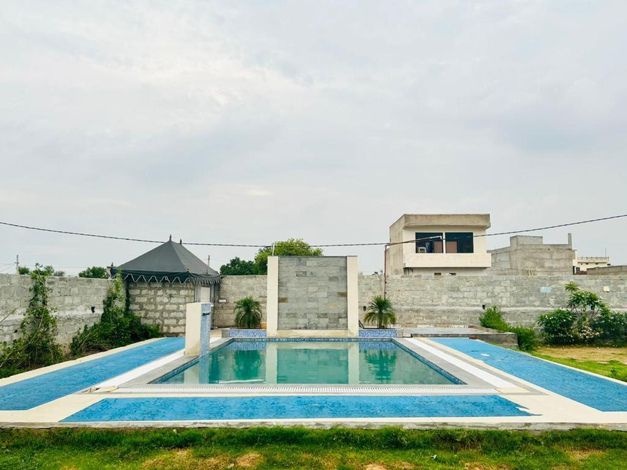 Chhawani Swiss Tent House,Sirsi Road,2 star