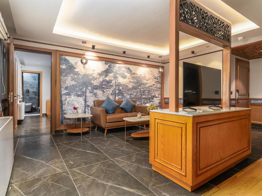 The Vale Lodge,Chandanwari Road,4 star