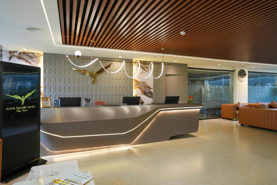 town square suites