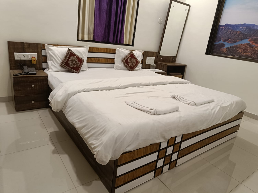 Melody 24 East Resort,Panchgani - Mahabaleshwar Road,3 star