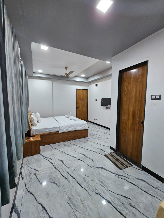 hotel pooja inn and restauants and lodge
