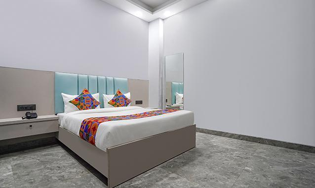 fabhotel the royal near greater kailash metro