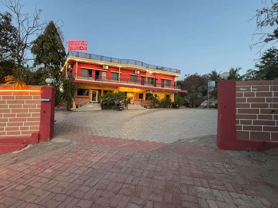 hotel hari om swimming pool in diu