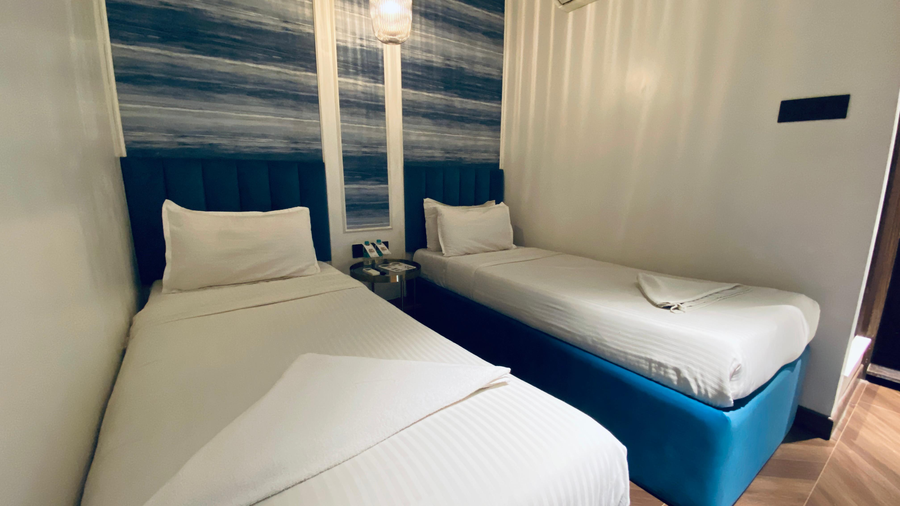 palm breeze hotel colaba