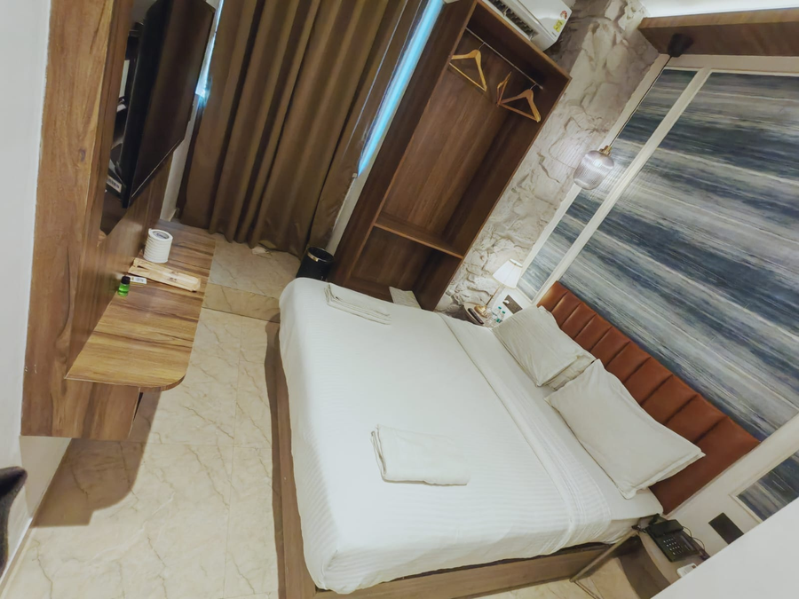 palm breeze hotel colaba