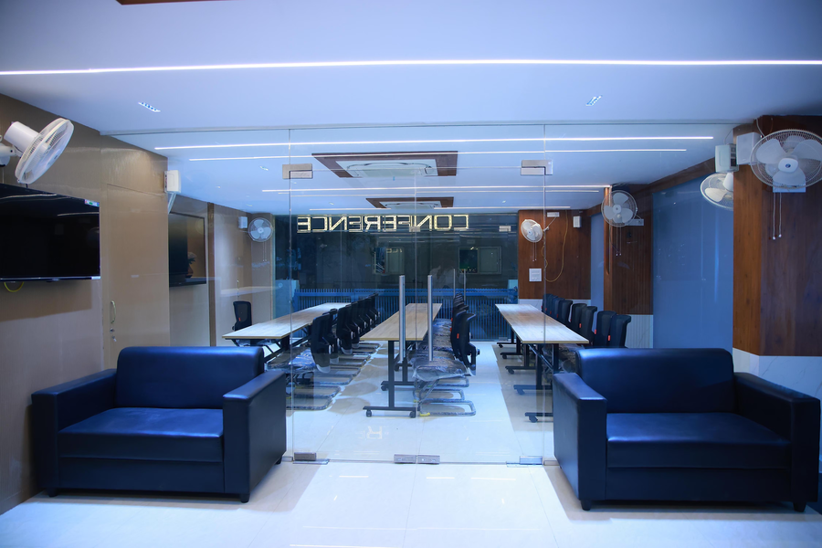 novel hotel near us consulate