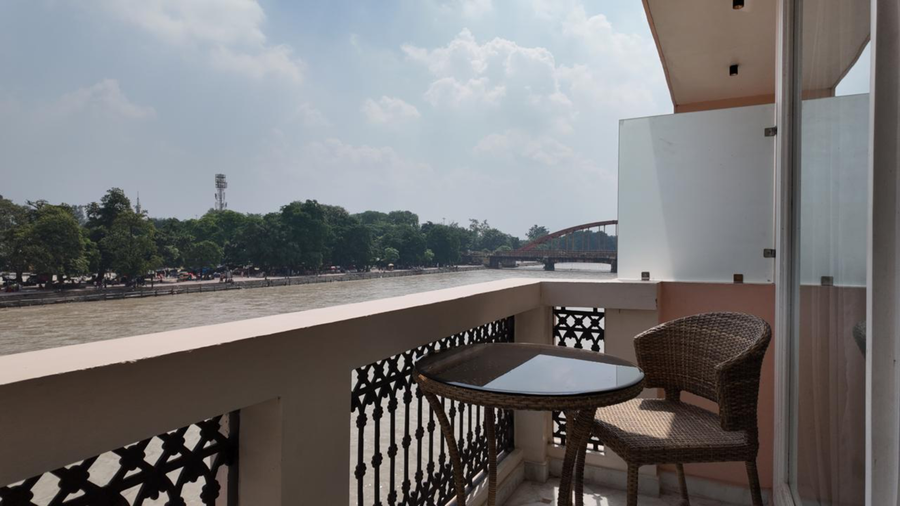 gauri gangaa at har ki pauri with private ganga ghat