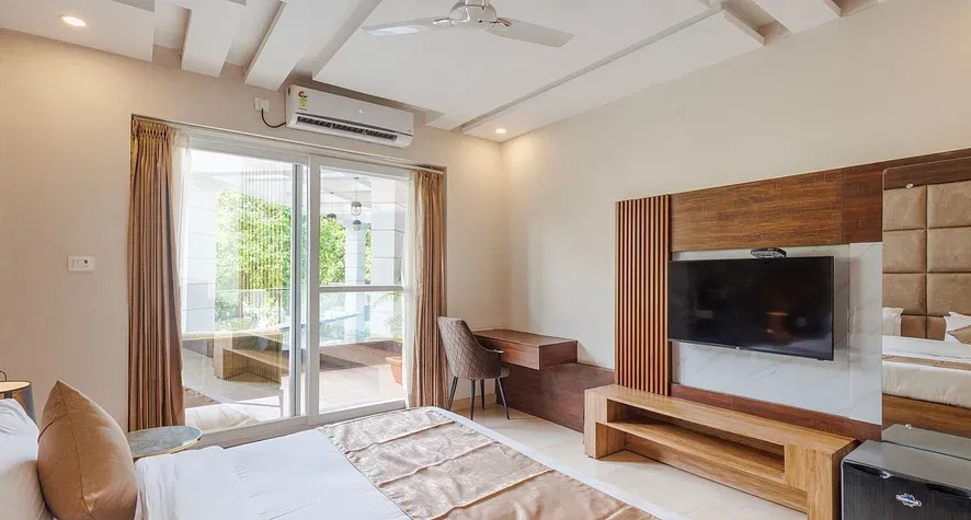 hotel stone wood rishikesh