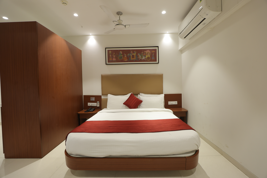 hotel shreeji vatika airport road