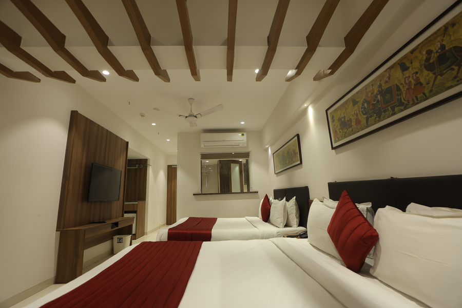 hotel shreeji vatika airport road