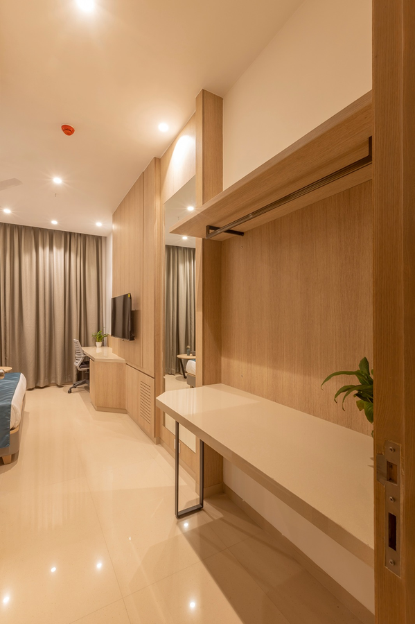 hotel shreeji vatika airport road
