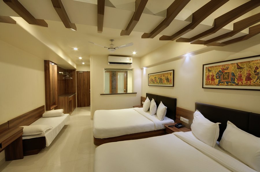 hotel shreeji vatika airport road