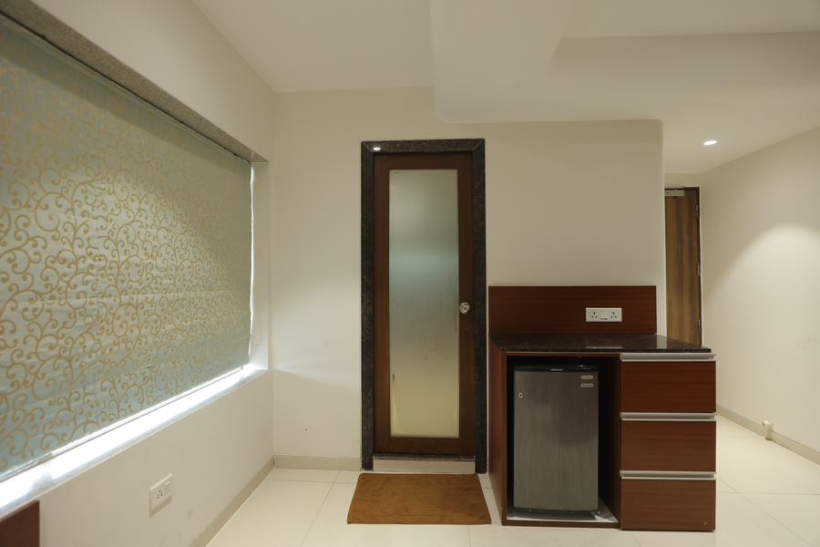 hotel shreeji vatika airport road