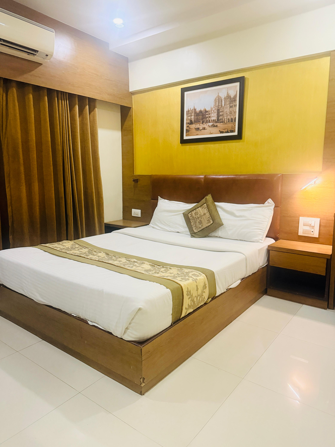 hotel crystal luxury inn