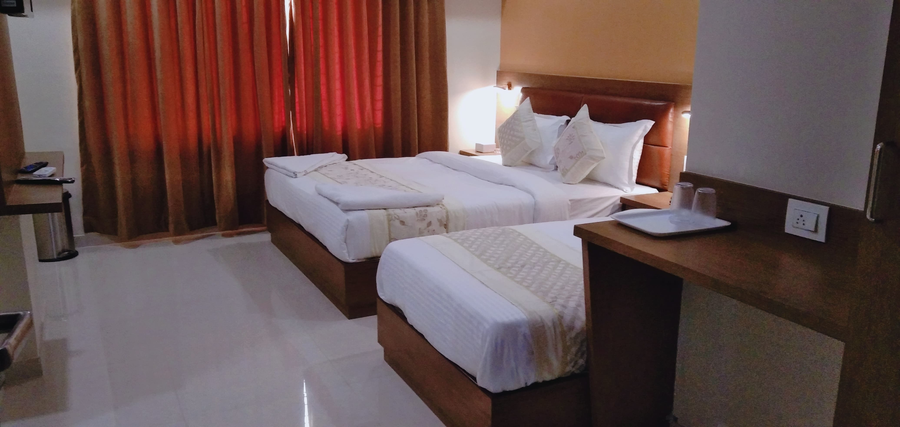 hotel crystal luxury inn