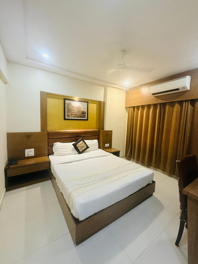 hotel crystal luxury inn