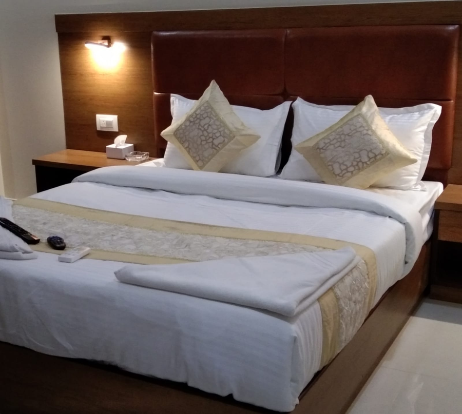 hotel crystal luxury inn