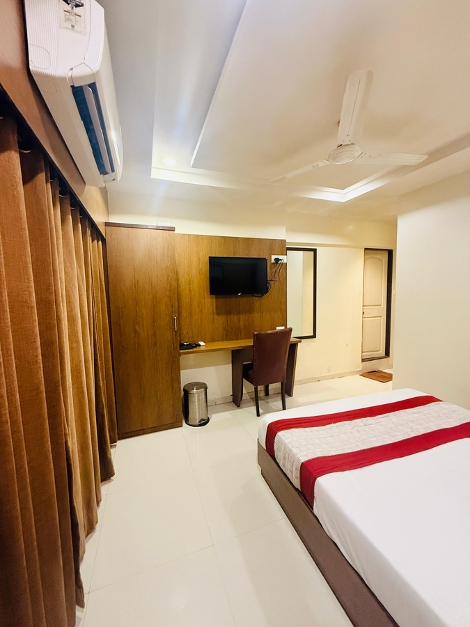 hotel crystal luxury inn